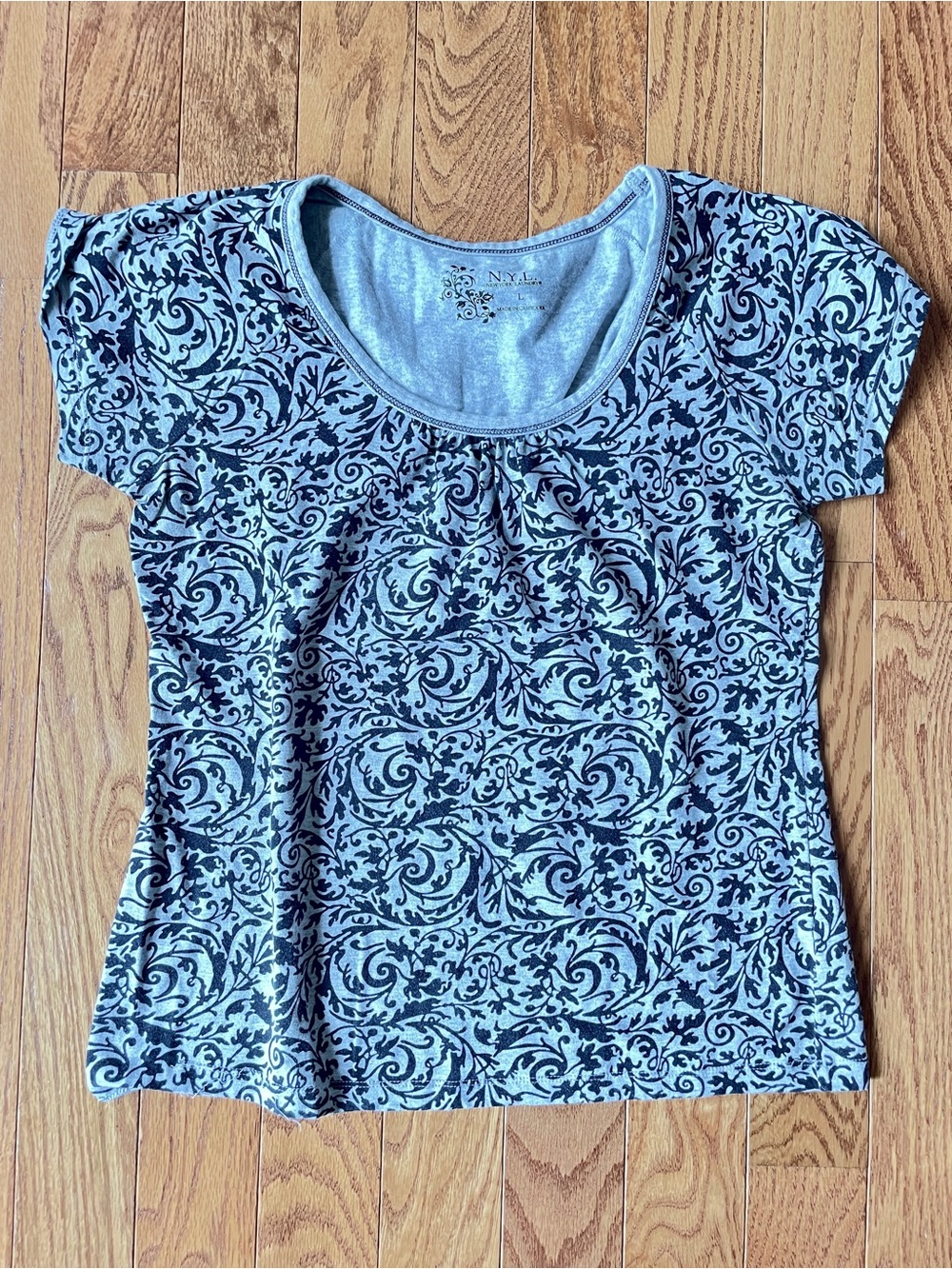 New York Laundry Black Scroll Print Scoop Neck Tee on Light Gray